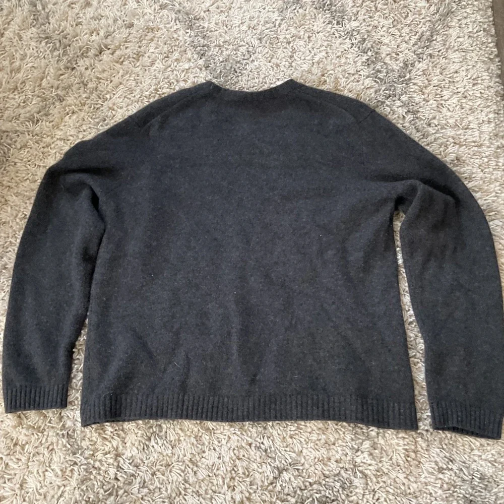 Banana Republic Cashmere Sweater Mens Medium Charcoal Grey V-Neck Long‎ Sleeve